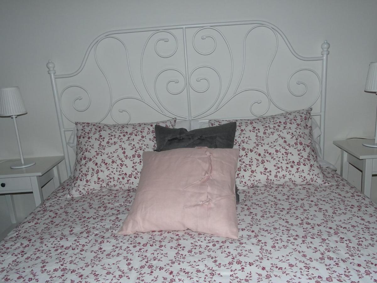 Apartamento Piscina Viena Roses Exterior photo