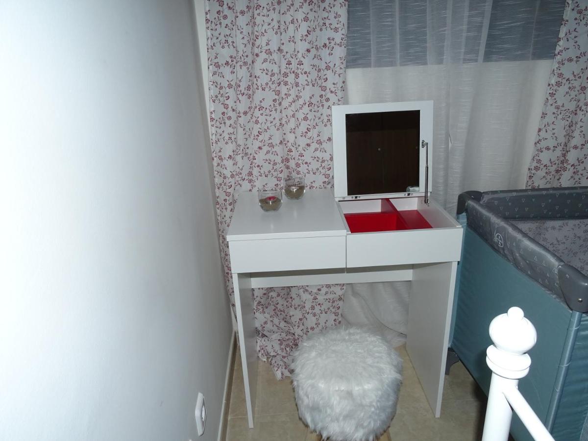 Apartamento Piscina Viena Roses Exterior photo