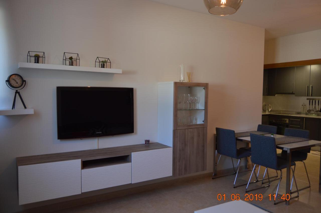 Apartamento Piscina Viena Roses Exterior photo
