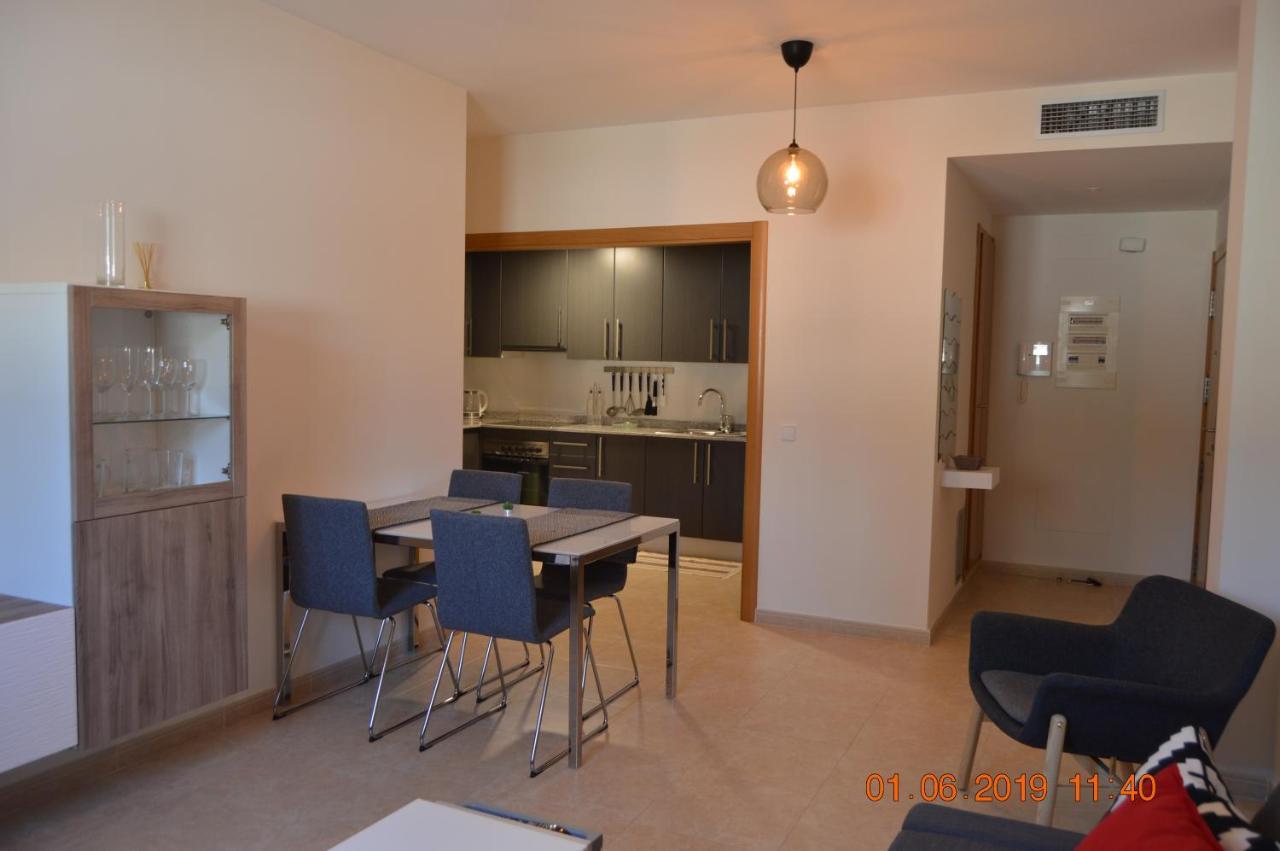 Apartamento Piscina Viena Roses Exterior photo